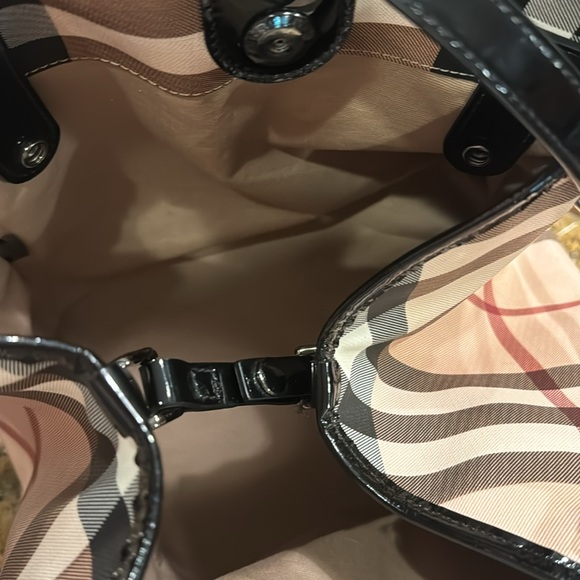 Burberry Nova Check Shoulder Bag - Picture 11 of 11